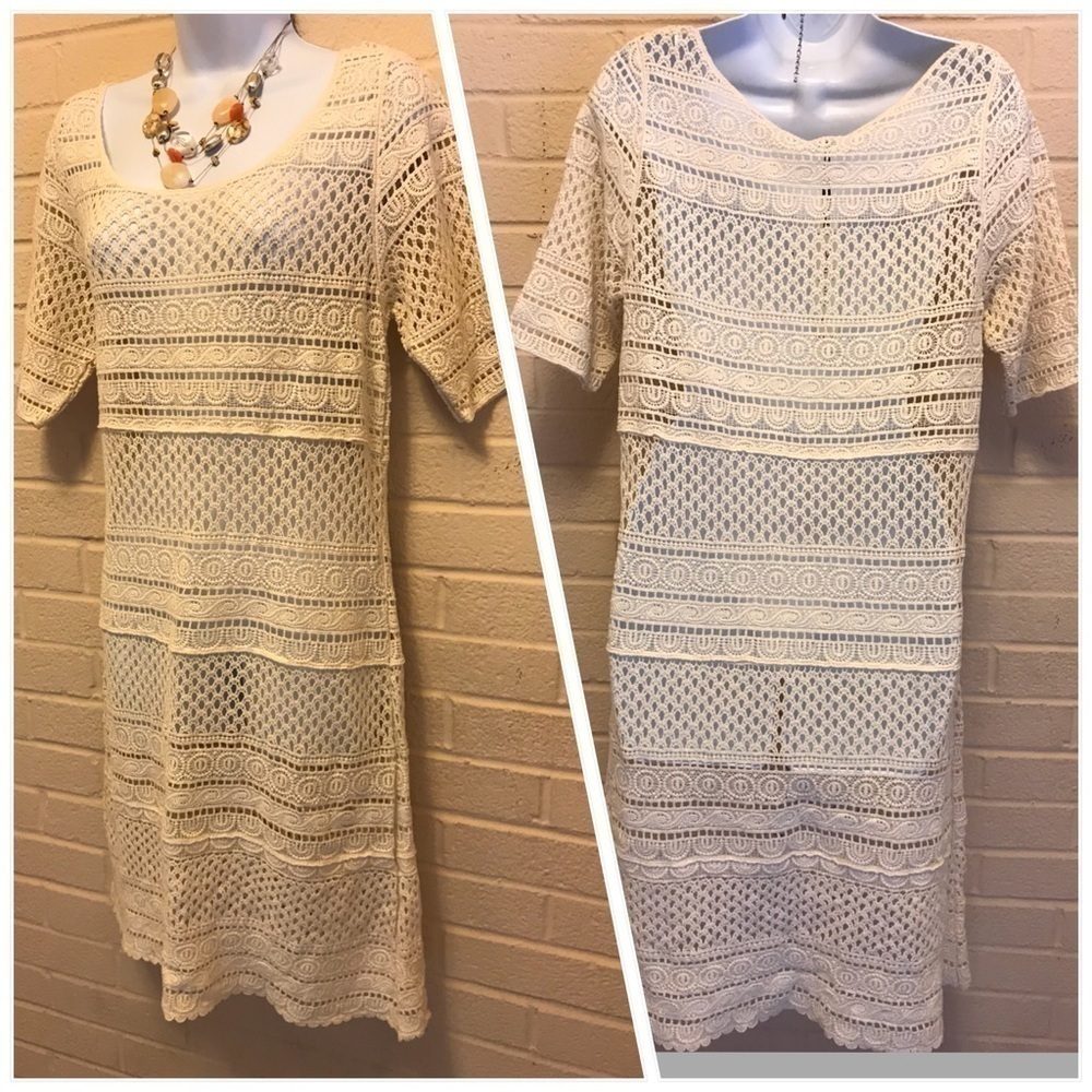 SOLITAIRE Lace Dress Size Medium - Picture 2 of 3